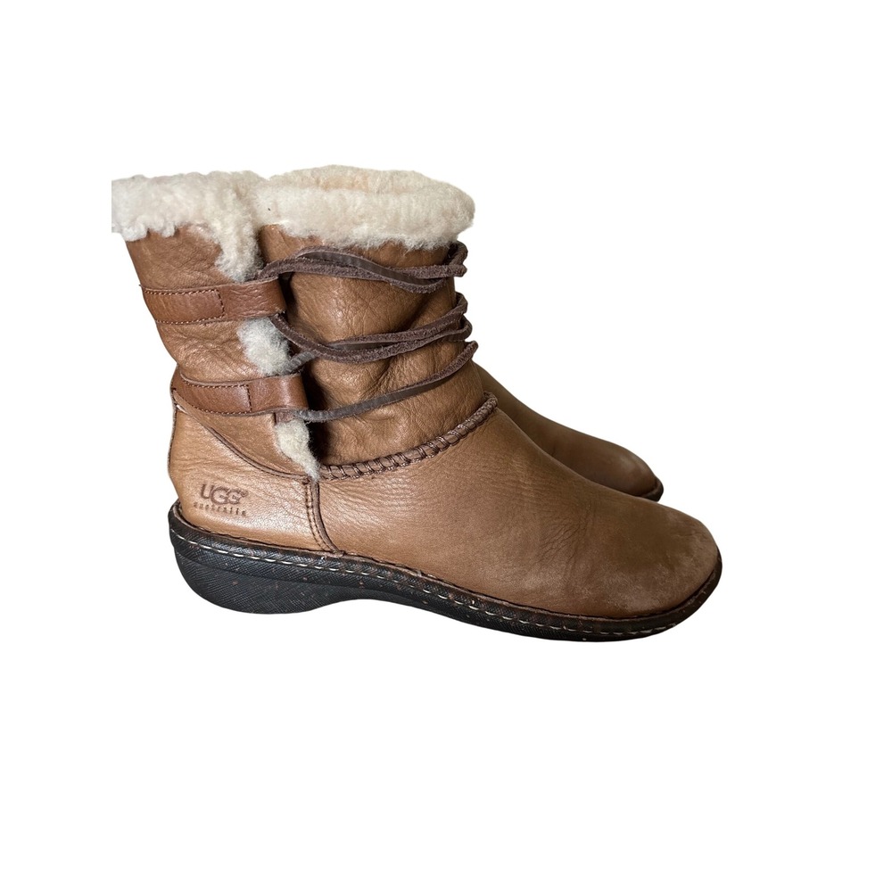 UGG Australia Women's 7 Leather Sheepskin Lined Lace Up Boots Cozy Cold Weather